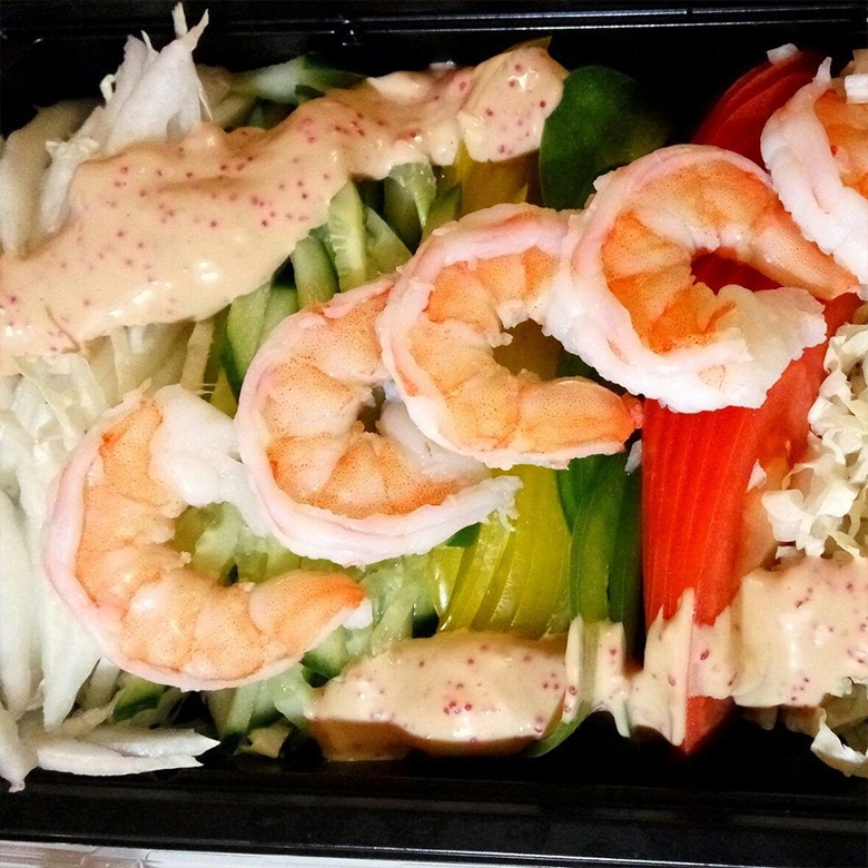 салат с креветками